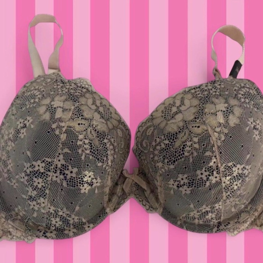 Victoria’s Secret Lace Shimmer Bra w/ Original Tags